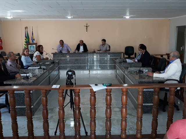 Vereadores de Luís Correia se reúnem na Câmara Municipal, discutem projeto e homenageiam as mulheres